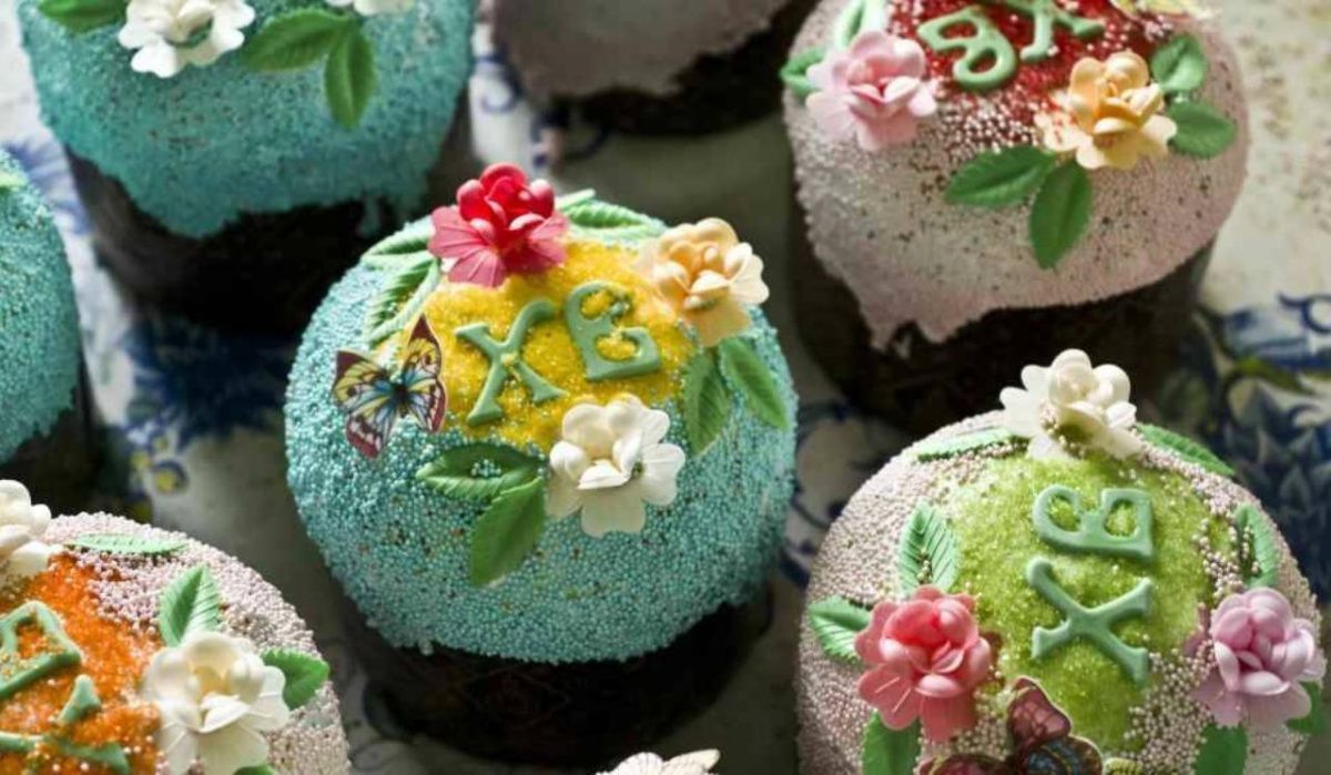 Священник рассказал, как правильно есть куличи на Пасху