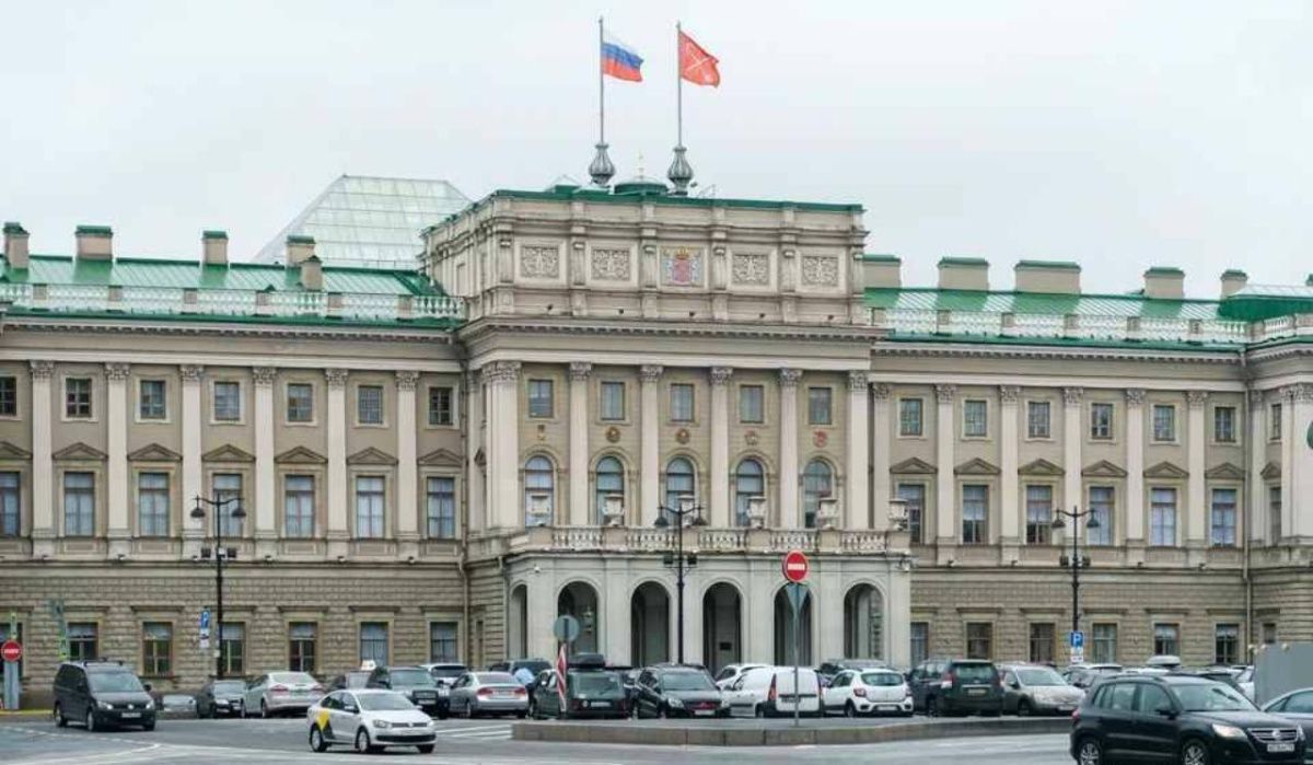 ЗакС Петербурга повысил пособия для студенческих семей