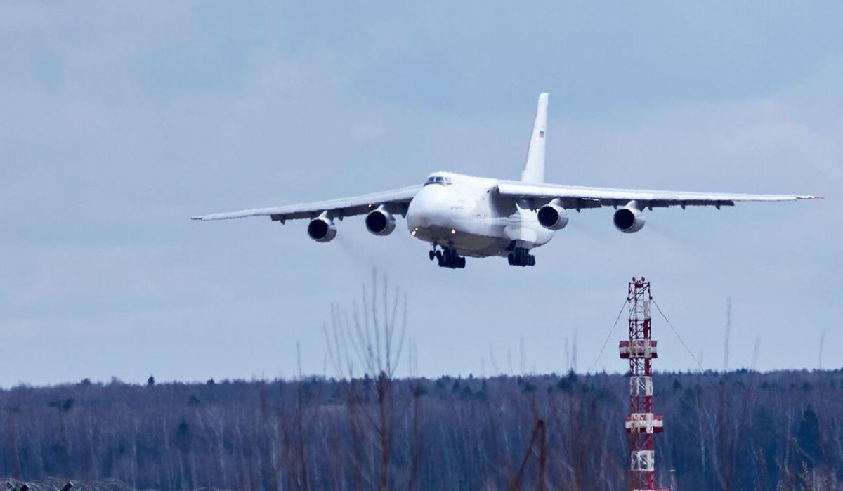 Жители Екатеринбурга второй день не могут вылететь из Армении