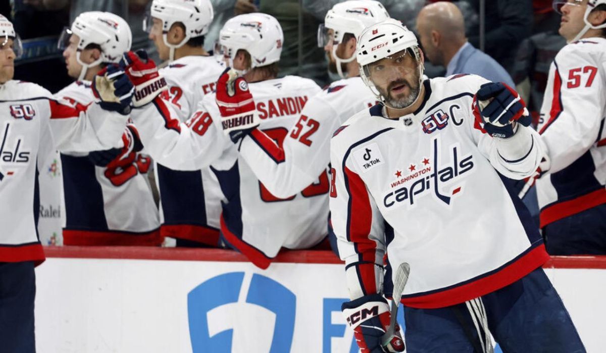 Овечкин в двух шайбах от рекорда Гретцки