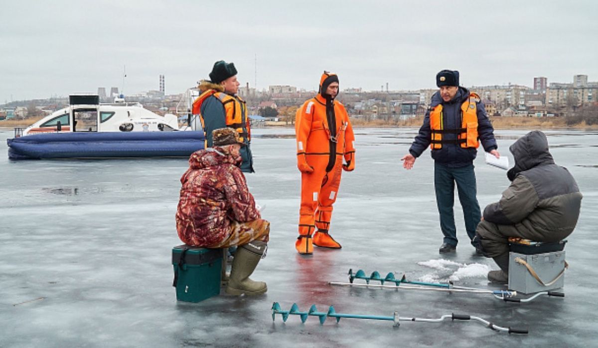 Спасатели патрулируют водоемы Волгоградской области перед паводком