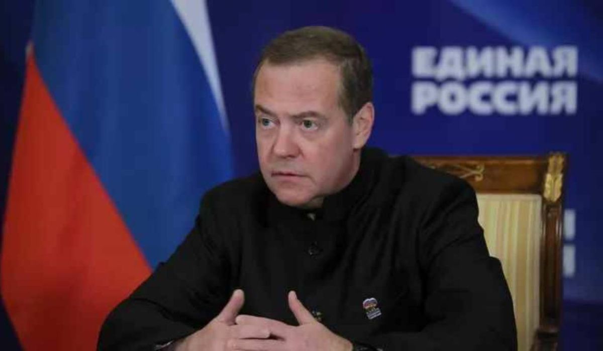 &quot;Печальная шутка превращается в пугающую реальность&quot;: Медведев о передаче Киеву ядерного оружия