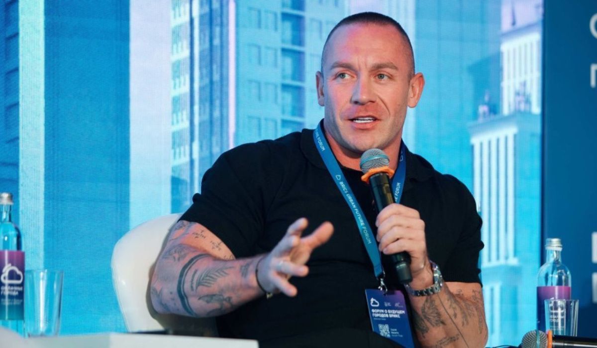 Никита Серов о противостоянии блогеров и ИИ на Форуме БРИКС &quot;Облачные города&quot;