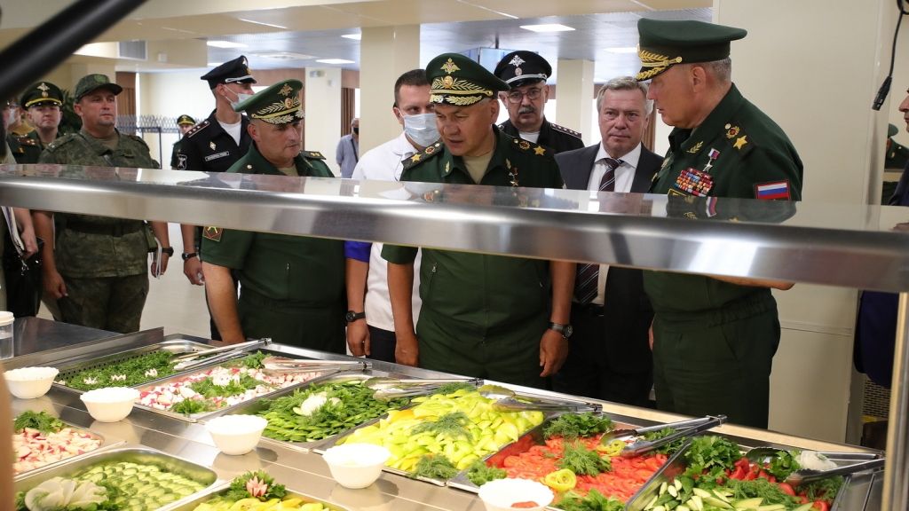 Шойгу раскритиковал Голубева за столовую мотострелковой дивизии