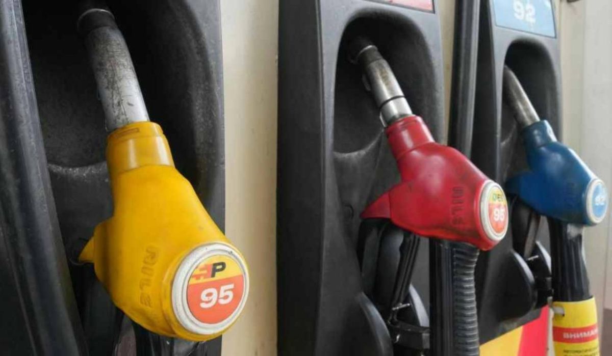 В Санкт-Петербурге снижаются цены на бензин после рекордных показателей