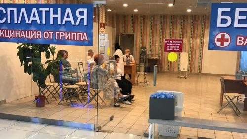 Губернатор Волгоградской области поручил начать вакцинацию от COVID в торговых центрах