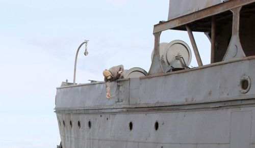 В Волгограде с легендарного парохода-памятника «Гаситель» удалили около 8 тонн старой краски
