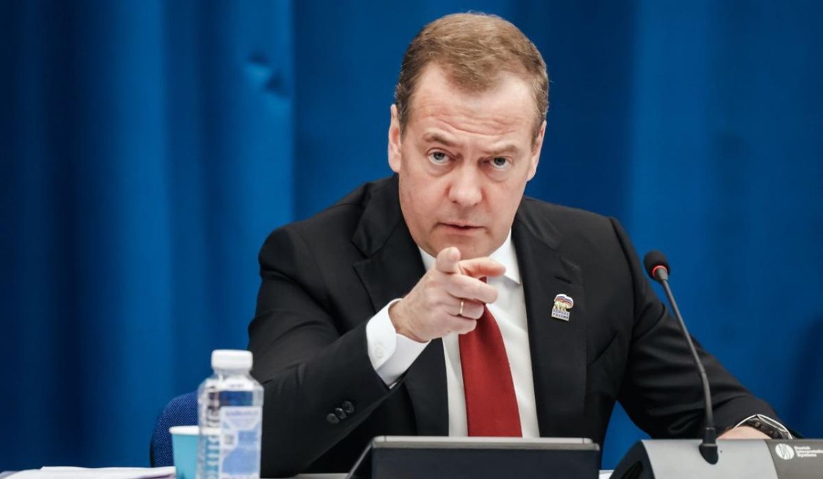 Медведев заявил, что 18-й пакет санкций не изменит позиции России