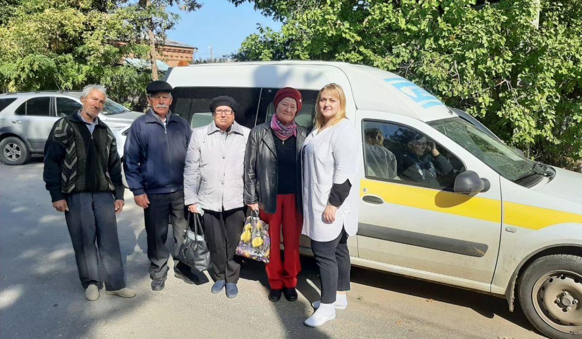 В Волгограде пожилых людей довозят до медицинских учреждений бесплатно 