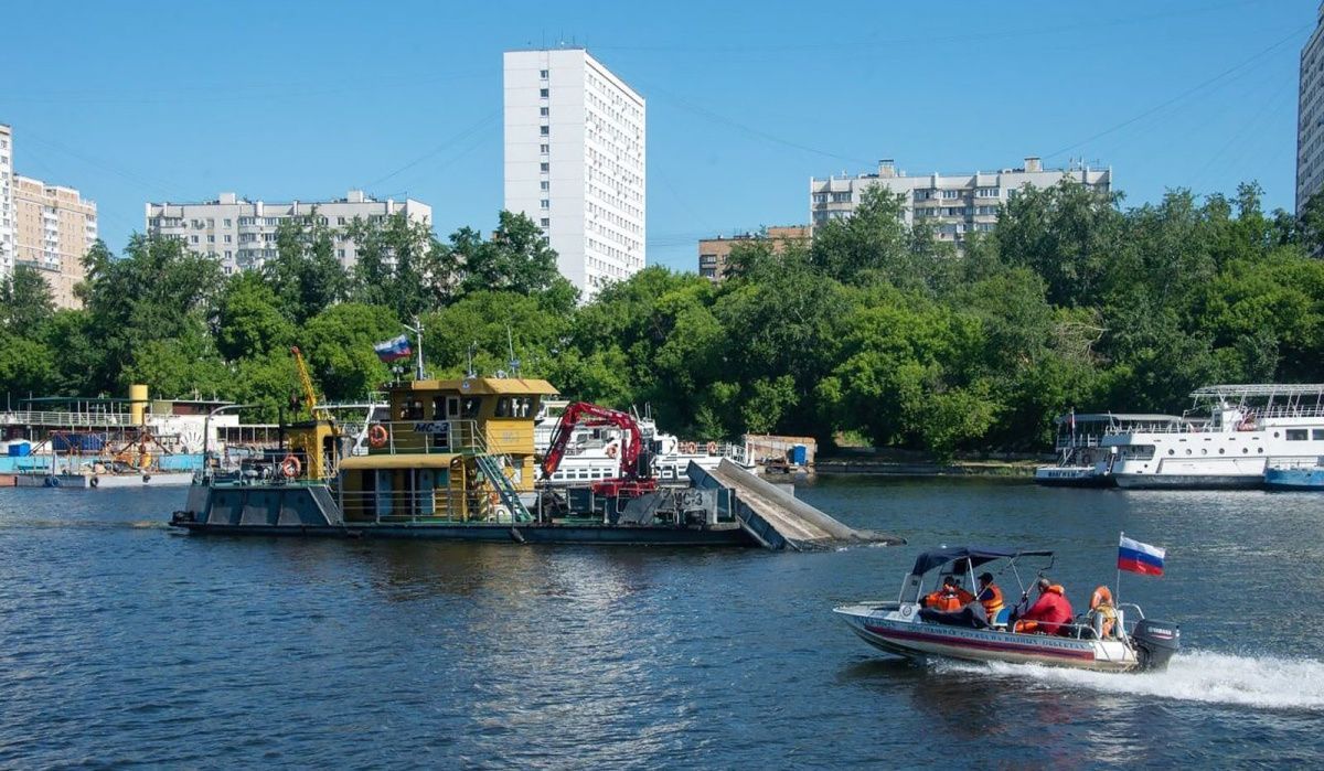 В Москве почистили и углубили дно речных причалов