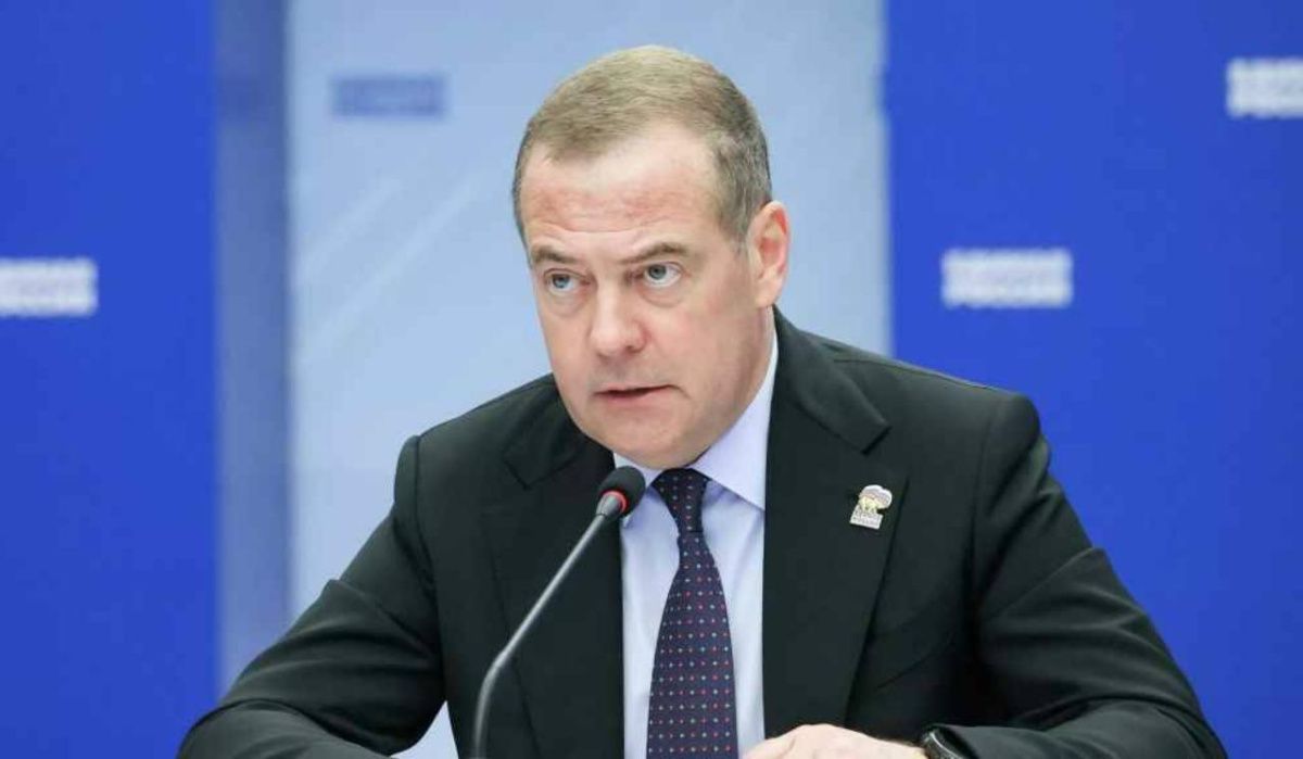 &quot;Работайте на Америку, дедуля!&quot;: Медведев поставил Грэма* на место
