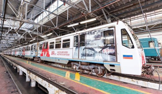 На Сокольнической линии запустили новый поезд в честь 89-летия метрополитена