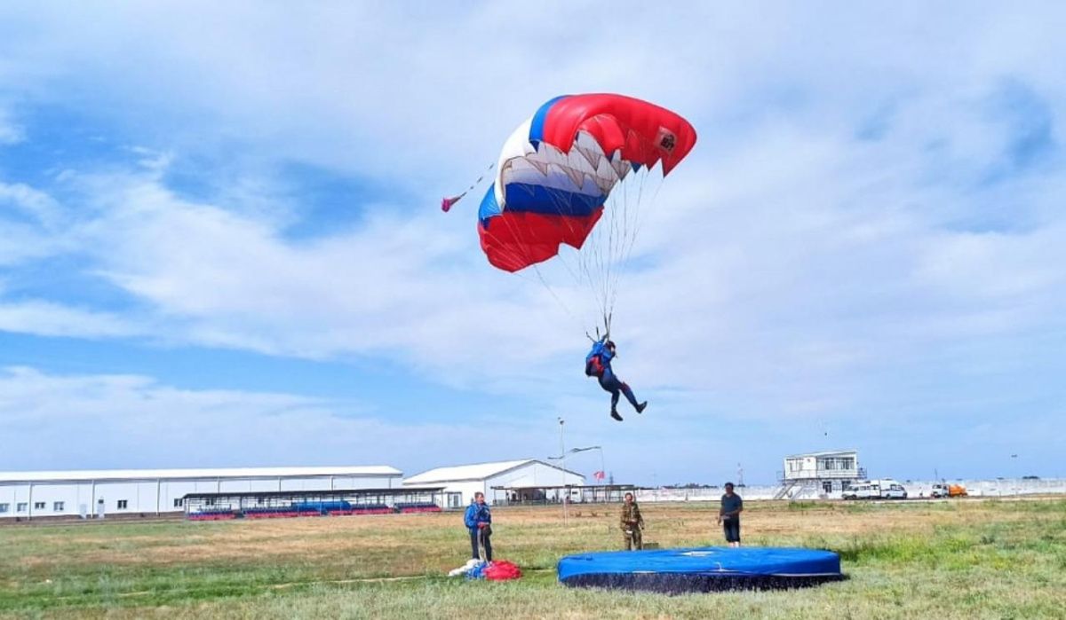 В Волгограде состоялись соревнования по парашютному спорту 