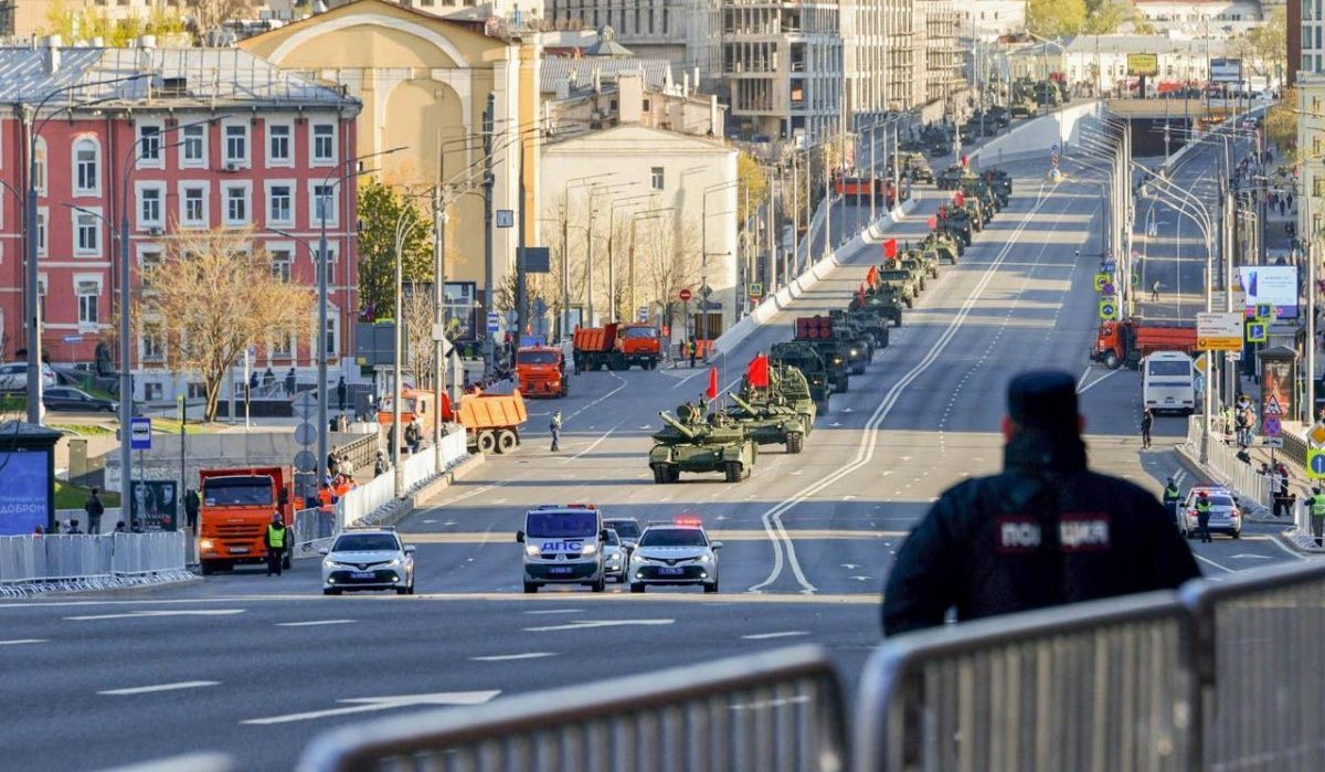 В центре Москвы изменят схему движения транспорта 23 апреля