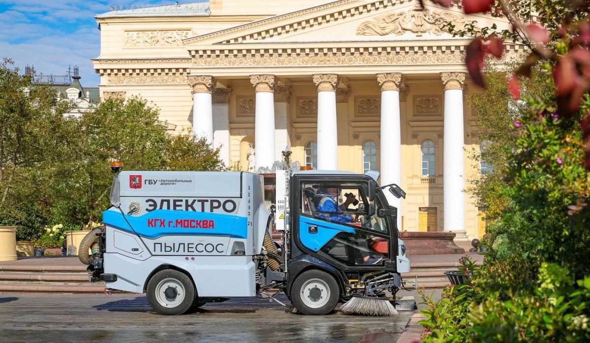 Новейшие уборочные машины начали использовать на улицах Москвы