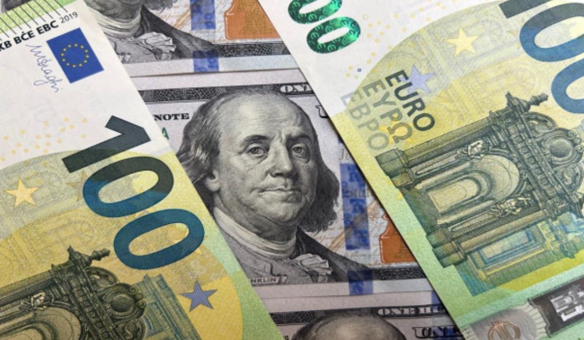 ЦБ установил курс доллара на 19 августа на уровне 80,43 рубля