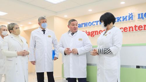 QR-код от заражения не спасёт: Губернатор Волгоградской области посетил больницу №7