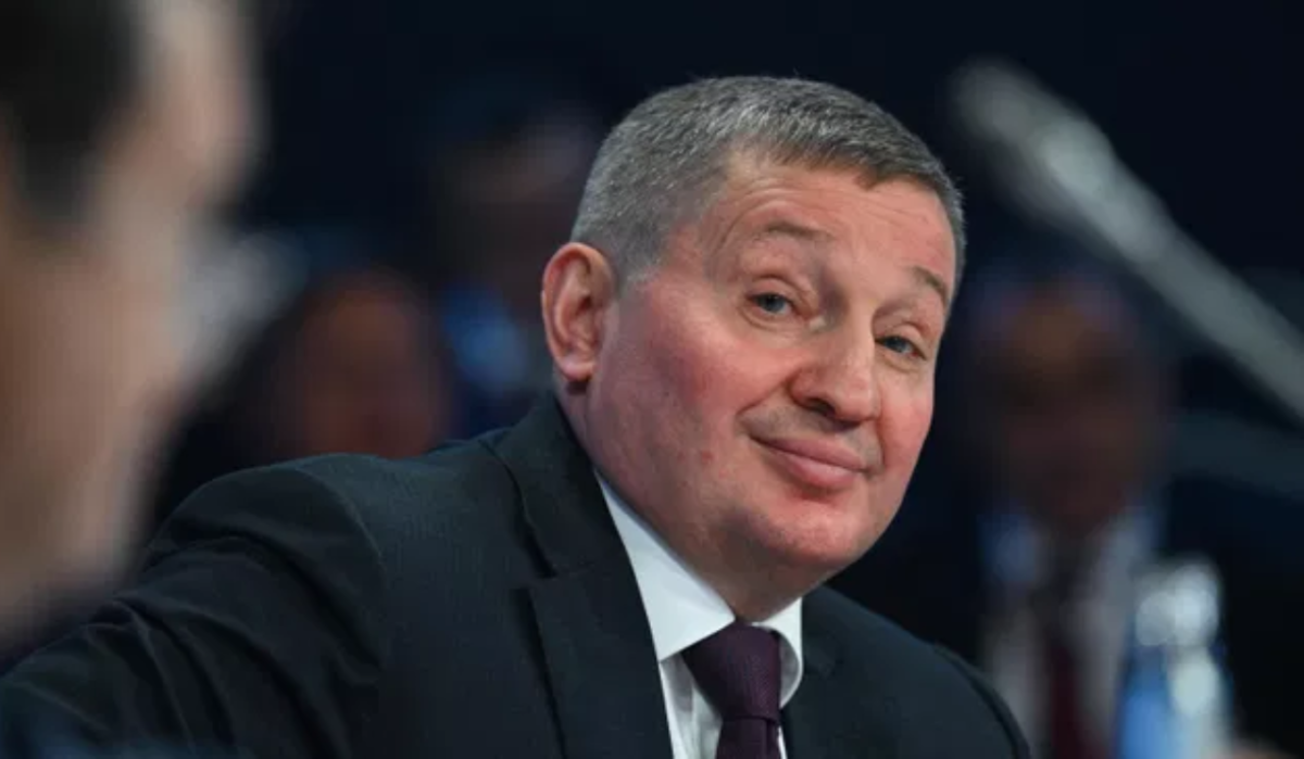 Губернатор Волгоградской области передал мандат ветерану СВО