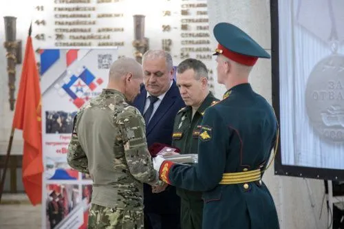 В Волгограде добровольцам вручили медали «За отвагу» 